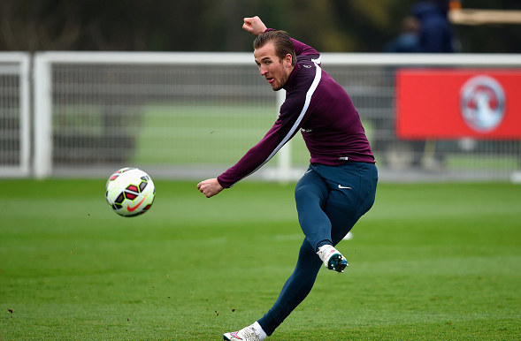 HotspurRelated's tweet photo. Harry Kane training with his England team mates at Hotspur Way this morning. #THFC http://t.co/66ZPo6tdvq