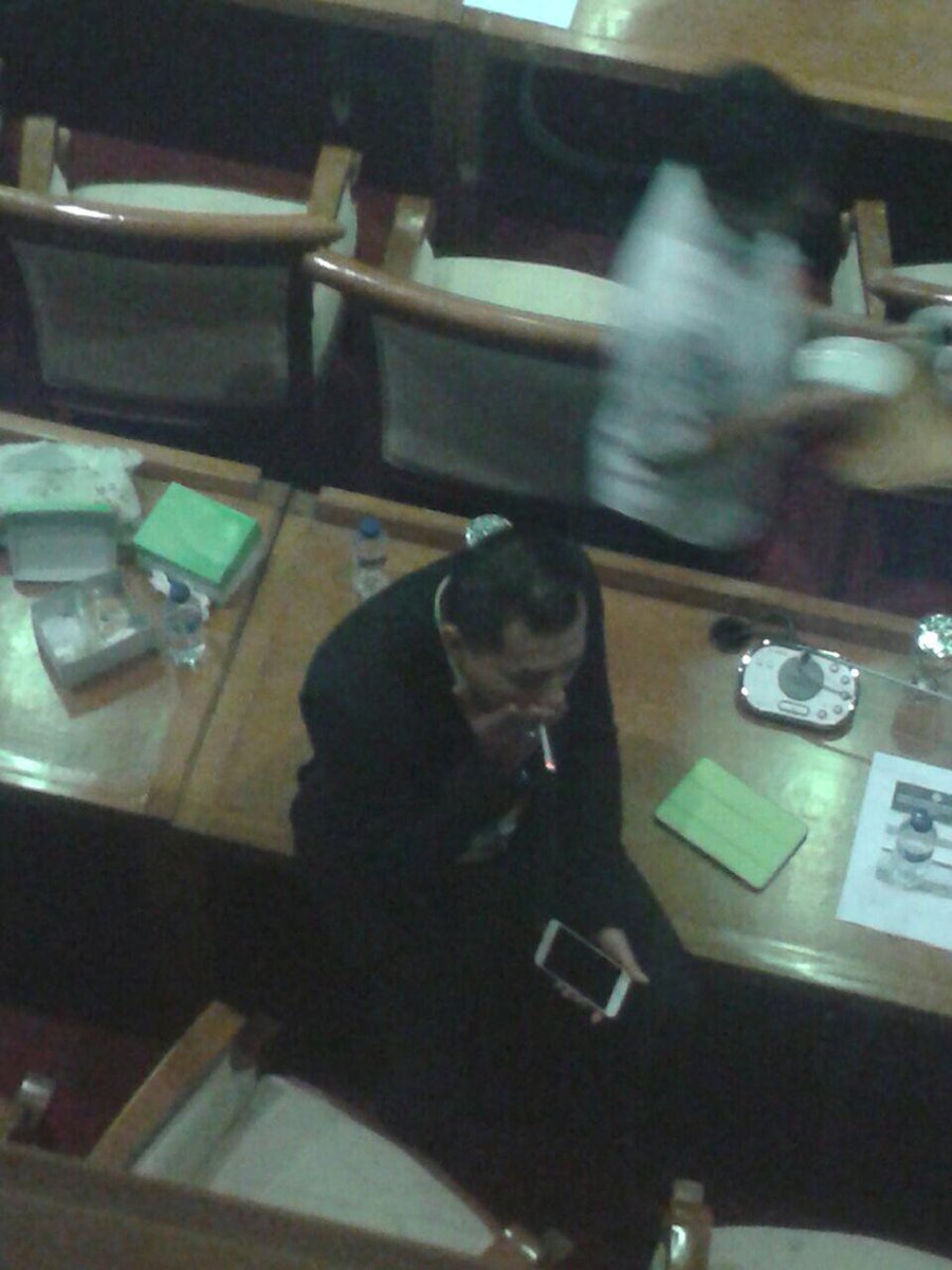 fadjroeL's tweet photo. Sopan + penuh Etika anggota DPR ini, siapa  yang merokok di ruangan rapat Komisi X DPR? #TebakNama http://t.co/NVvONmWmG8