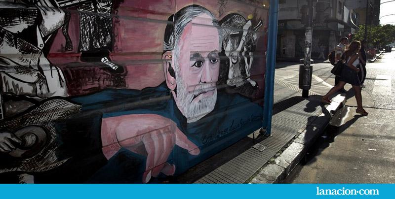 LANACION's tweet photo. Arte callejero: los quioscos, un nuevo espacio para la creatividad urbana http://t.co/qmBYvMJWRk http://t.co/mmUwQyVrL8