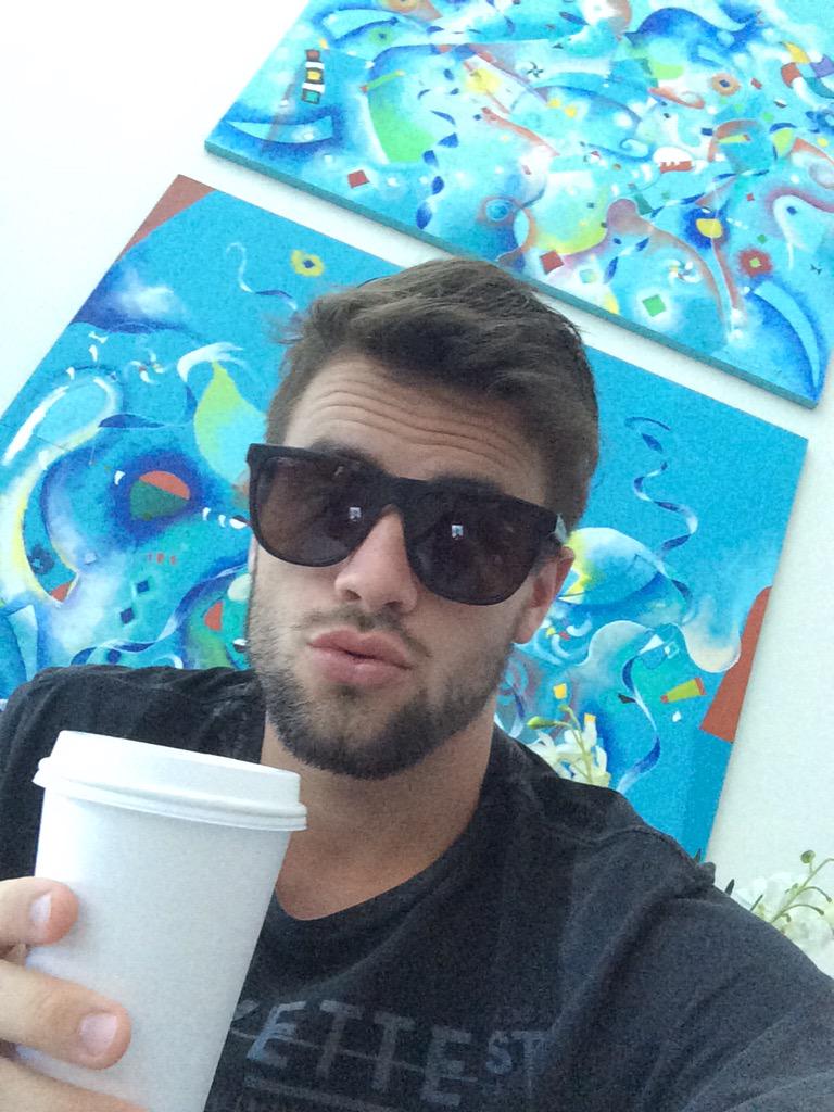 cheflicks's tweet photo. Bom dia galera! Dia cheio hoje... http://t.co/TkcSLqu5Xi