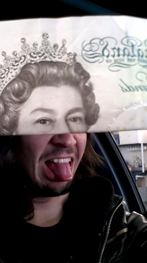 Milfsud's tweet image. #FivePoundNotes are the absolute best thing for an easy laugh xD