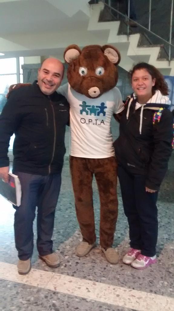 optaporvos's tweet photo. la mascota de OPTA se dio una vuelta por el Don Bosco! http://t.co/HMr1gF636B