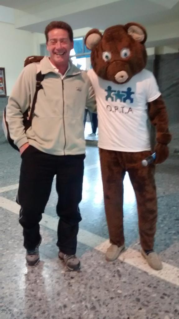 optaporvos's tweet photo. la mascota de OPTA se dio una vuelta por el Don Bosco! http://t.co/HMr1gF636B