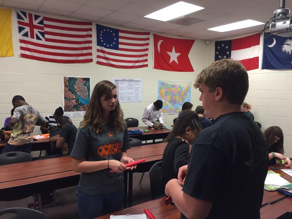 FishSCHistory's tweet image. My students collaborating to create a roller coaster! #LMSLEAP #RichlandTwo