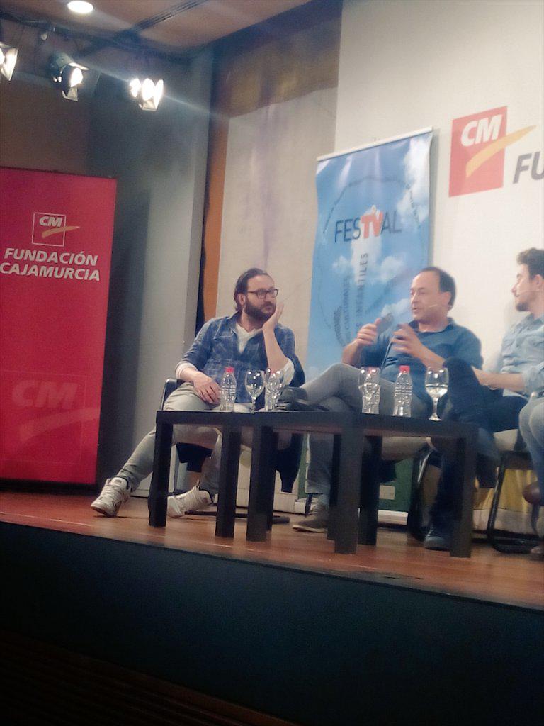 Tuteleopinion's tweet photo. #FesTVal | @carlos_santos_r "En el capítulo 1 de #LosHombresDePaco no tenía casi texto, el personaje siemprecrece" http://t.co/qUbyB4qifg