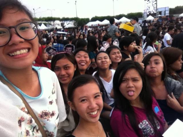 ellamarelle's tweet photo. Thanks to #Smart1D, not only my dreams of seeing the boys came true, I also met new friends! God bless @SMARTPromos! http://t.co/fpC0tX48Rg