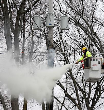 A utility pole fire near Washington Park knocked out power to several Cheboygan businesses for a few hours Wednesday.