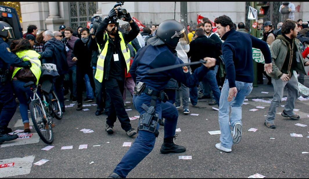 shul_evolution's tweet photo. Aprobada Reforma del CP y #LeyMordaza. Manifestarte y fotografiarlo es delito. Disfruten lo votado. #26MStopMordazas http://t.co/9JTlTPAczZ