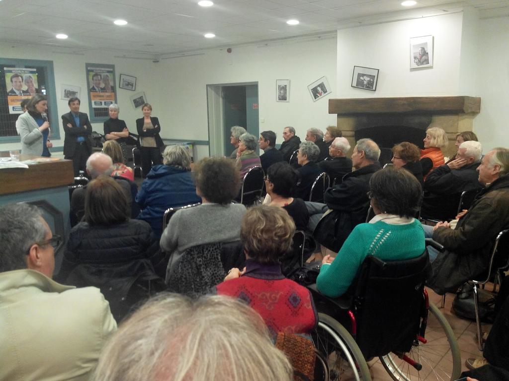 <a href="/NJaumouillie/">AL Jaumouillié</a> à la réunion publique de <a href="/gillesdaniele1/">Gautronneau Lacote</a> "4 candidats qui refusent de cumuler des mandats" #LaRochelle