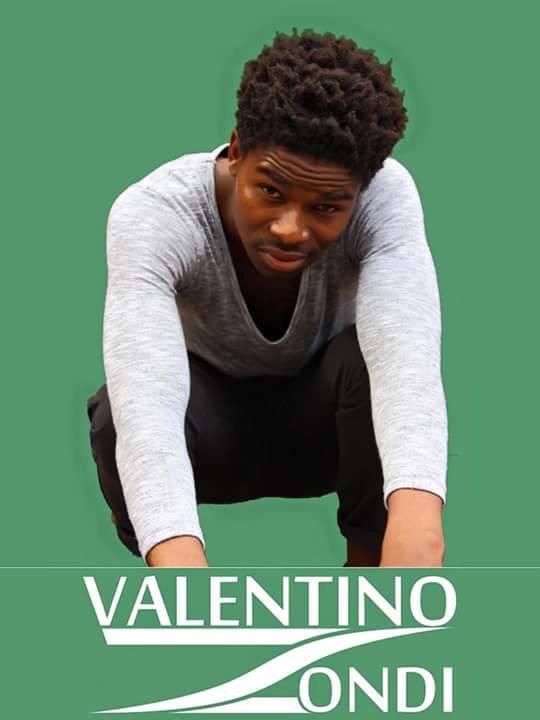 valiantangel_'s tweet photo. @AngelaVal8 @JustBongs_ @NicolaCoop @Nickypagemat @Valentino_Zondi @PockITTV meet him while you can #TheCoreTrend http://t.co/5JVBQkid7u