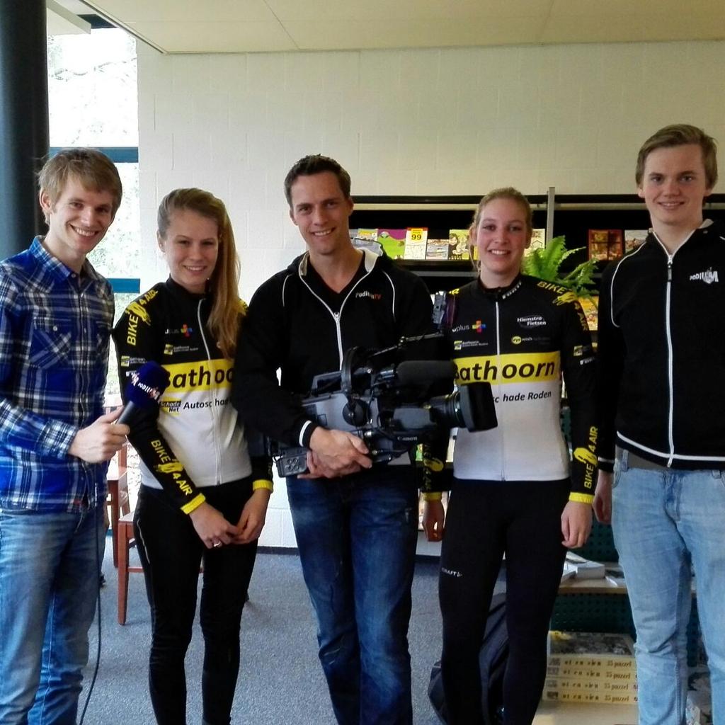 "@Bike4AIR:"<a href="/ElskeOosterwoud/">Elske Oosterwoud</a>: Met Podium TV opnames maken voor EWT." Mooie reclame!" Top exposure voor <a href="/SchadeBathoorn/">Schadenet Bathoorn</a>