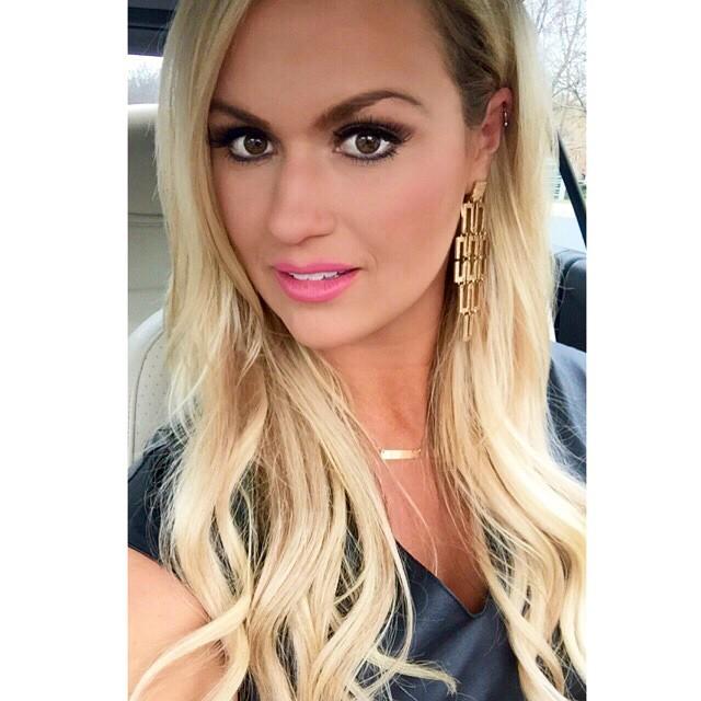 Lrg0429's tweet photo. Complete..Now we eat... #famished #noseriously #itsaprob #truelife #makeupselfie #forgotwhatitlookslike http://t.co/4S3Jt8Fn7b
