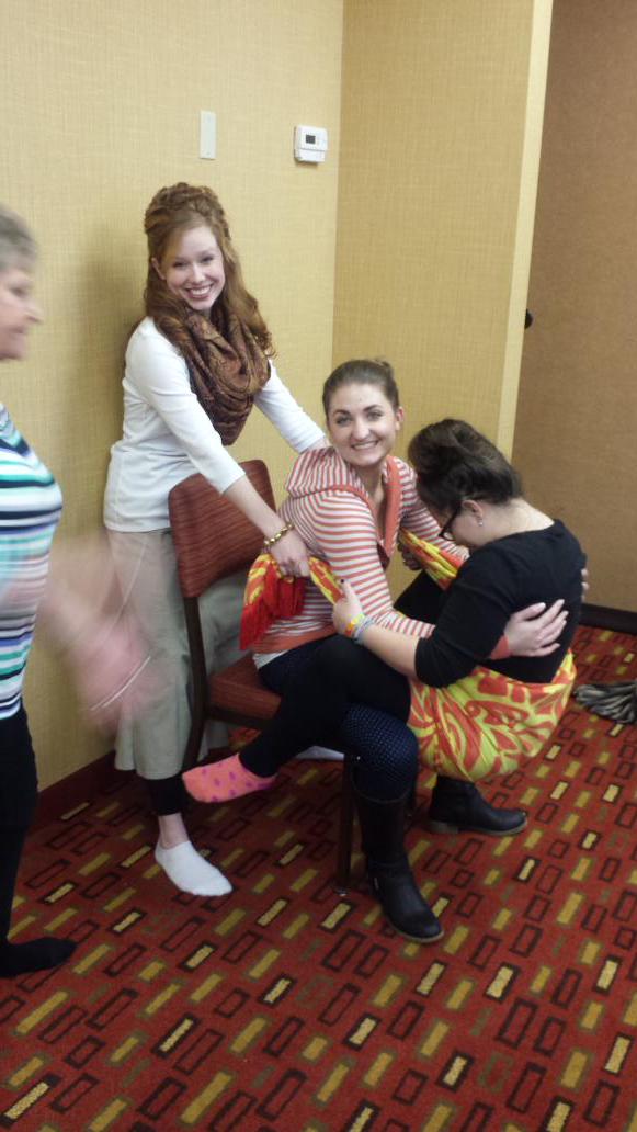 ItsYourBirth's tweet photo. Some ladies practicing the "dangle" birth position. #DoulaView http://t.co/iS51sSXI7Y