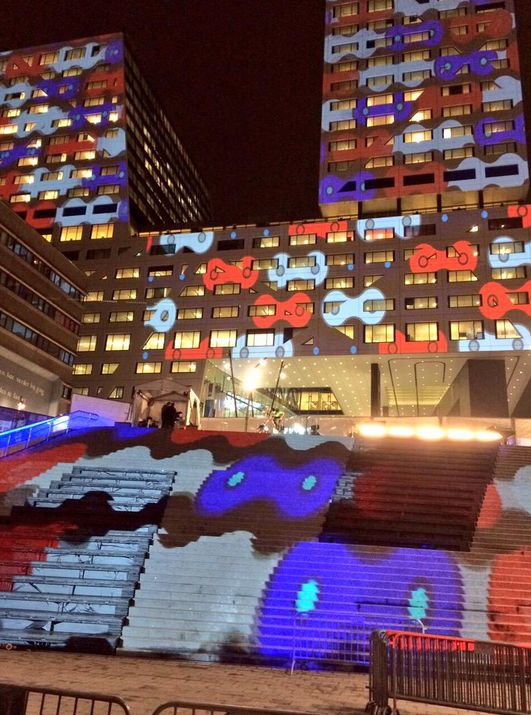 rtvutrecht's tweet photo. LIVEBLOG: Spectaculaire lichtshow op Stadskantoor http://t.co/G9usuA2Puh #tdfutrecht #vjontour http://t.co/Ug9QF1REAB