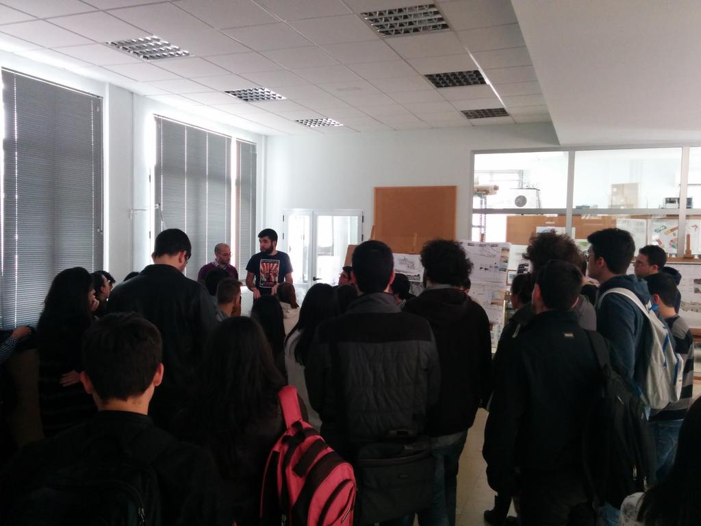 NAV_Navarrete's tweet photo. Los alumnos de Proyectos III SIN PROFESOR #upct #arquide #arquitectura @DAETSAE_UPCT @twiterdire @UPCTnoticias http://t.co/EbTBEnII9g