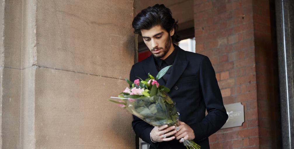 Vevo's tweet photo. Say farewell to @ZaynMalik w/@OneDirection's greatest vids 💘 http://t.co/VQW4N0fP4X #AlwaysInOurHeartsZaynMalik #TBT http://t.co/BEibRiKvkw