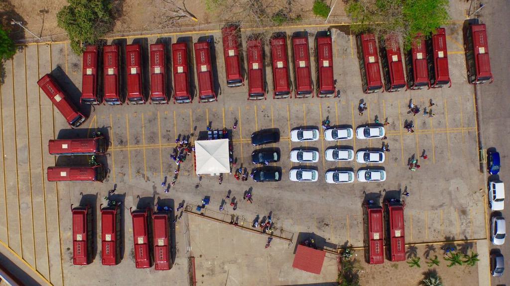 HaimanVZLA's tweet photo. Anzoátegui. Hoy se ponen en funcionamiento buses y taxis entregados por @NicolasMaduro a Transportistas particulares http://t.co/knnHHBFmc7