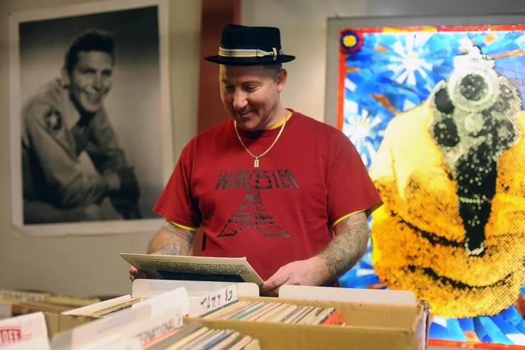 FairviewHIFI's tweet image. "You definitely get a warmer sound, richer tone on vinyl." buff.ly/1xeS5T2