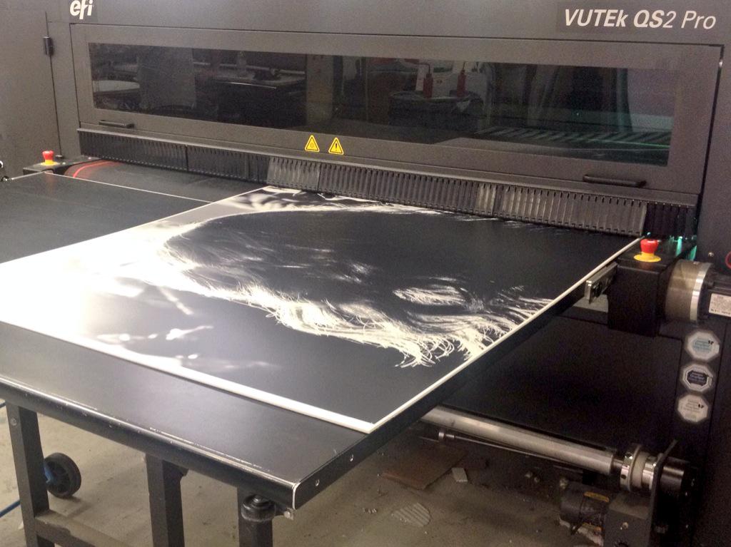 ABC_Graphics's tweet image. Our wide format printer in action. Contact us to see what we can do for you. #printing #retail #exhibition #london
