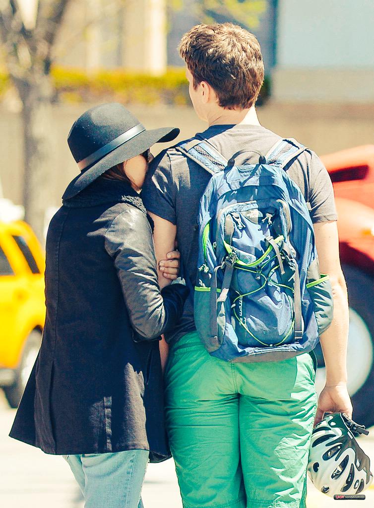 Happy birthday to the amazing Jonathan Groff!     