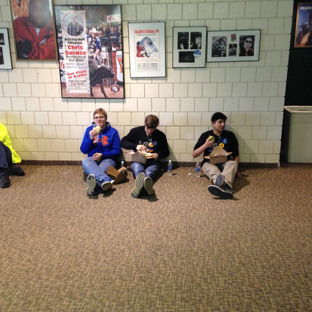OlentangyFRC's tweet photo. Lunch time!!! #Team4611 #recyclerush2015 http://t.co/gdRntpQkg9