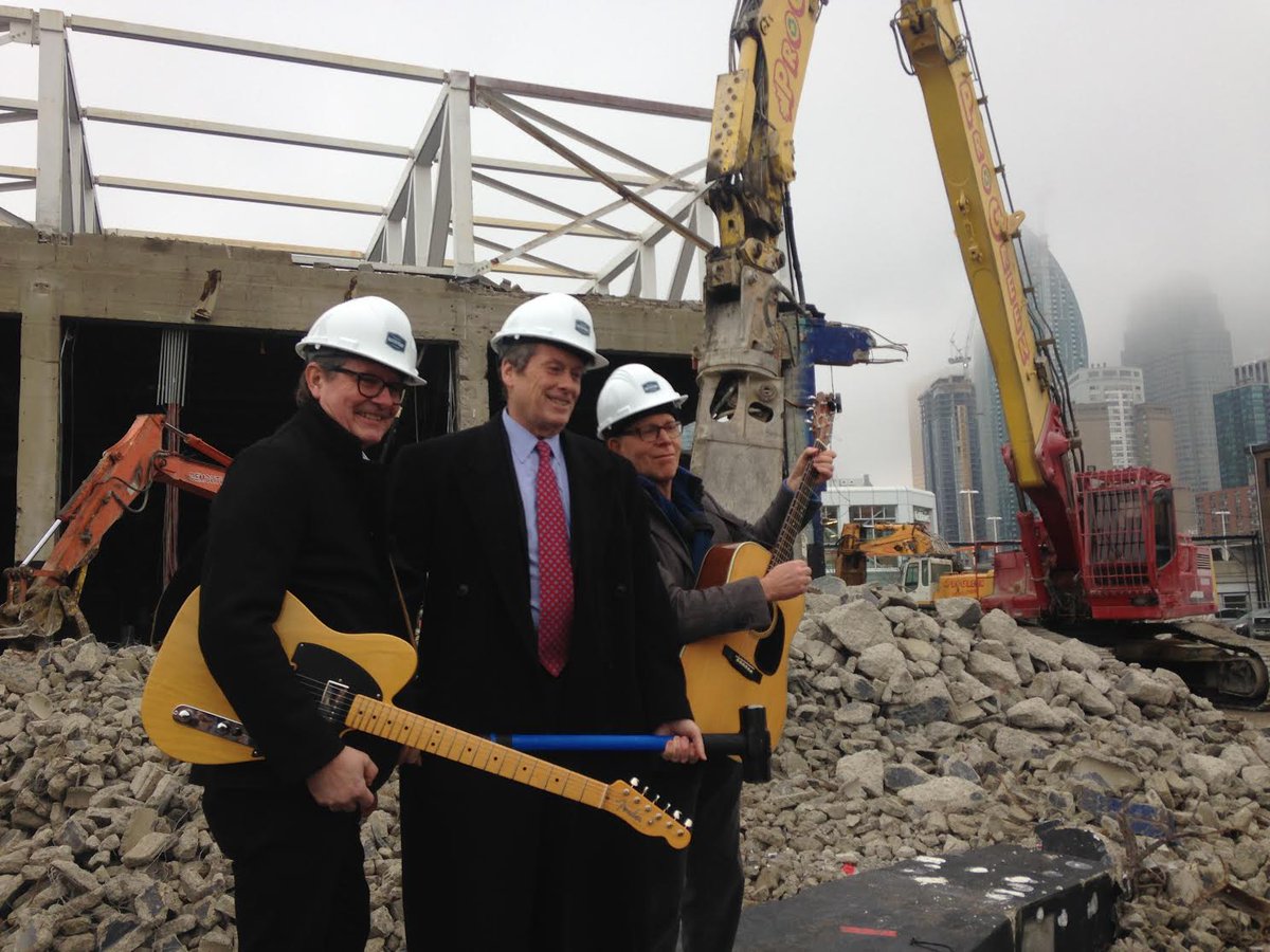 JohnTory's tweet photo. Impressed by @TheDanielsCorp waterfront project. Mix of residential, office space &amp; future home to @GBCollege @OCAD http://t.co/SgFCeaVRI6