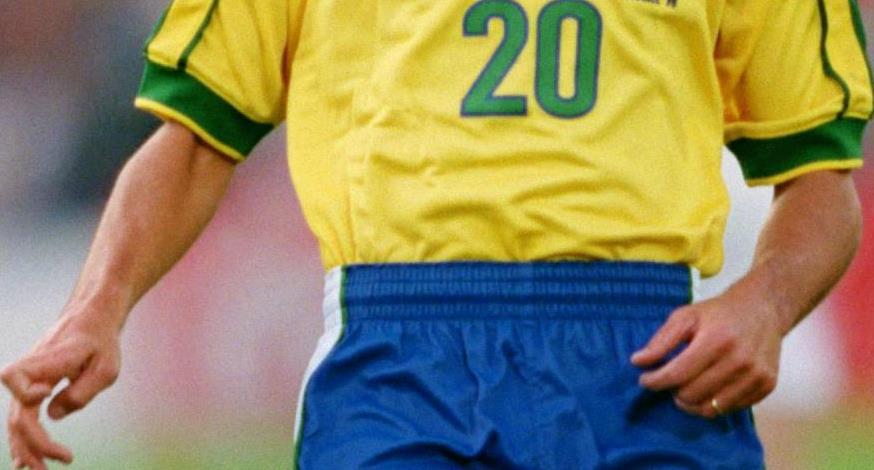 bet365's tweet photo. Who's missing?
Brazil: Taffarel, Cafu, Aldair, _____, Roberto Carlos, _____, Dunga, Rivaldo, Leonardo, _____, Ronaldo http://t.co/eZwIPbhiIF
