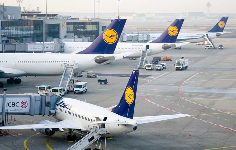 La_Republica's tweet photo. Accidente de #Air320 de #Germanwings golpea cotizaciones en bolsas de aerolíneas europeas https://t.co/TKUG0mUb0t http://t.co/ylP2oHpRWw
