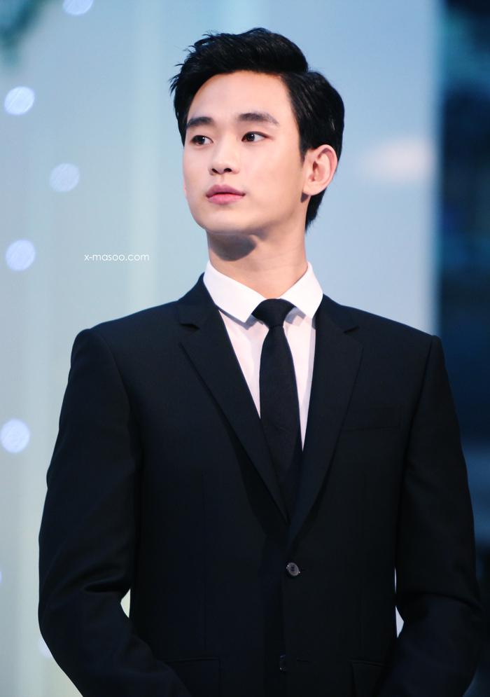 xmasoo_com's tweet photo. #20150326인천공항 ��보대사위촉식  숨막히게멋졌다가 애긔애긔 ㅋㅋㅋ #김수현#Kimsoohyun 
http://t.co/am2JB9eIwZ http://t.co/1SDoc9vHbl