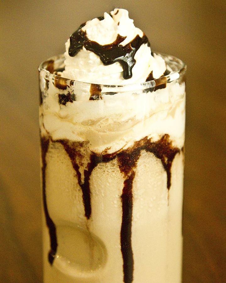 Kuliner_Bandung's tweet photo. Something sweet for you! >> Tiramisu Shake @PopoloBurger, asli nagih banget guys! Jl.Bengawan No.22 - Lt.2 http://t.co/sPrT2GAsc1