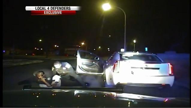 UPDATE: New video allegedly shows cop planting drugs on man brutally beaten by police thkpr.gs/3639283