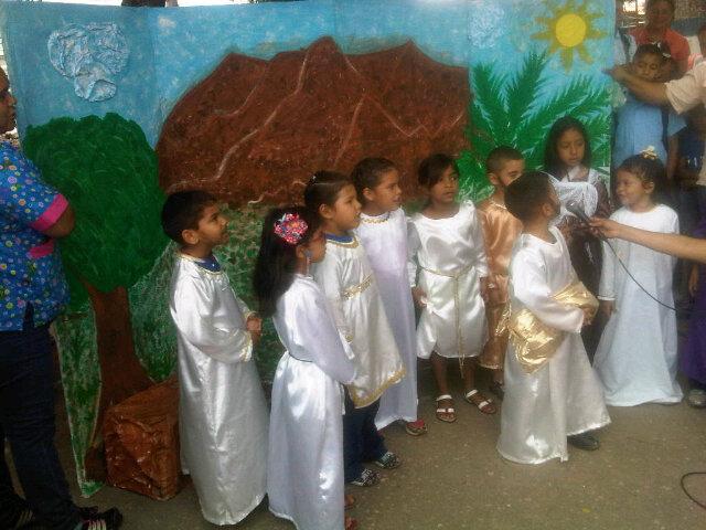 forpersi's tweet photo. Niños de nuestras escuelas rememorando la vida del Gran Maestro Jesucristo! http://t.co/AHLU2QPK6x