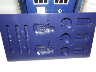 GeekyToydotcom's tweet photo. DOCTOR WHO ICE CUBE TRAY AND TARDIS SHAPED ICE BUCKET #drwho #icecold 
http://t.co/oJxM33SycY http://t.co/TEJdGg1xzP
