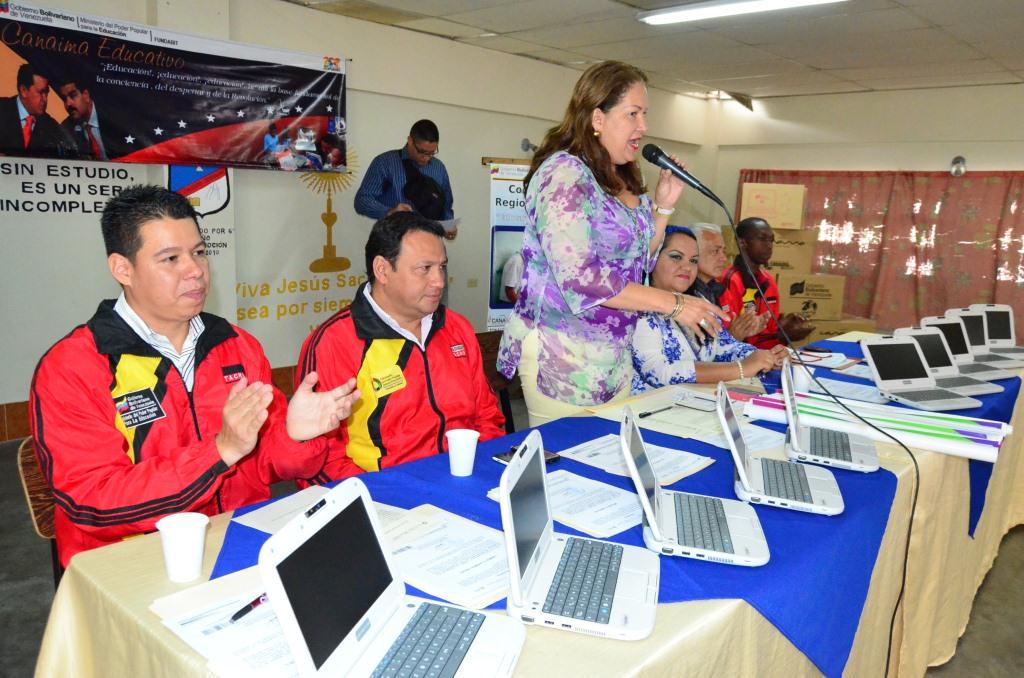#Foto18 936 Canaimas entrega Zona Educativa a directores del Estado. cc .<a href="/HectoRodriguez/">Héctor Rodríguez C.</a> @MPPEDUCACION <a href="/vimi3v/">Vilma Vivas</a>