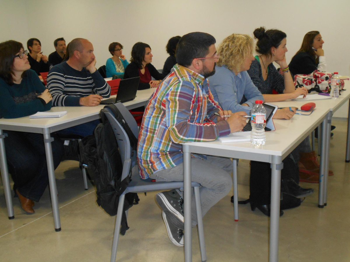 agustilopez's tweet photo. Q atents!! “@FoxizeSchool: Muy atentos los alumnos de @FoxizeTGN escuchando a @evasanagustin! http://t.co/HuaSHsKapi”