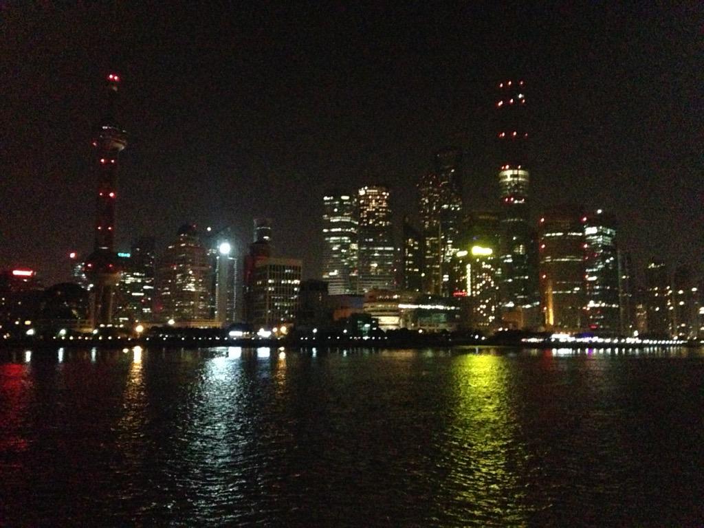 cq0919's tweet photo. 夜上海 http://t.co/TcM74RtbJ1