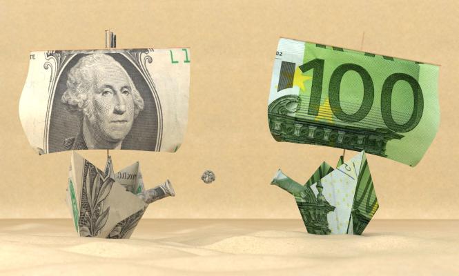 elEconomistaes's tweet photo. ¿Por qué devaluar no sirve? Nadie gana en la guerra de #divisas | http://t.co/dtmfRl7kDJ http://t.co/wyTRbYJF0s