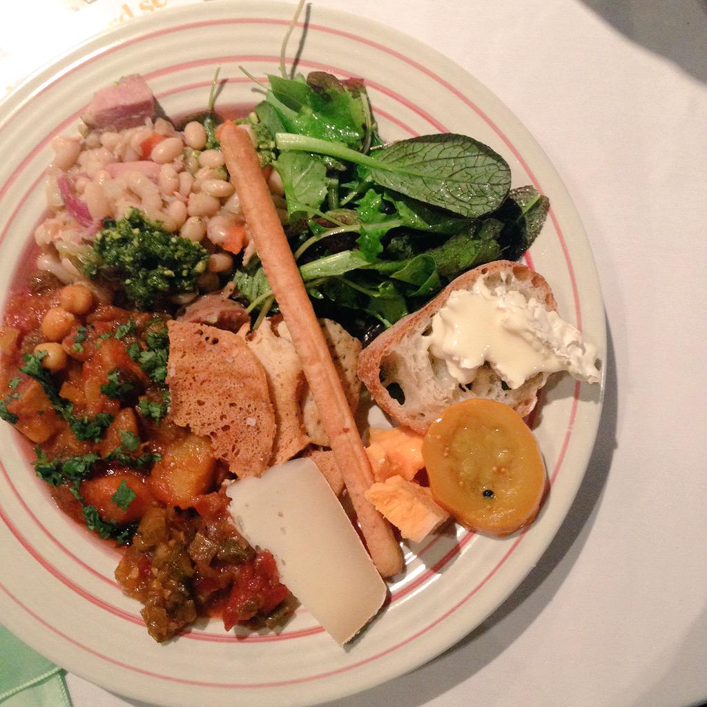 GSBVeganMarket's tweet photo. Great locally sourced lunch provided by @mustardseedcoop at the Halton Food Summit #eatlocal #hamont http://t.co/hDb8uqdtMl