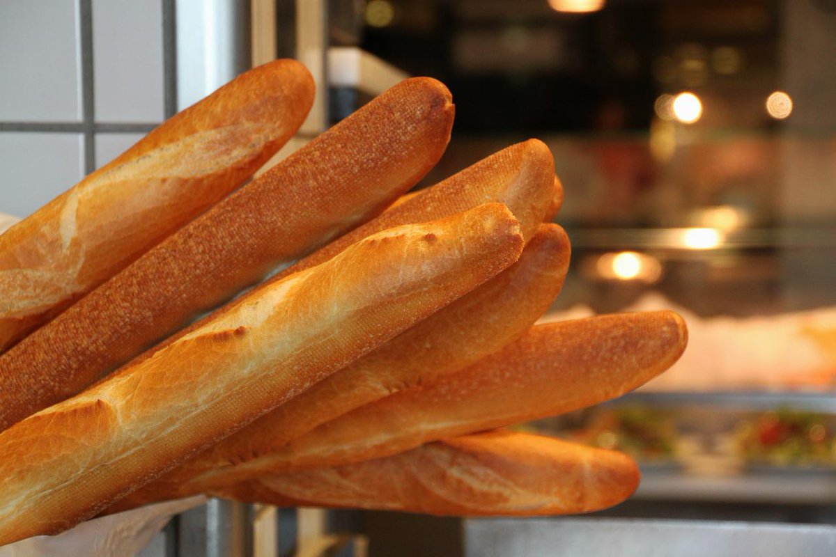 noteoinfo's tweet photo. "Une baguette en attente" : l'opération solidaire qui ne mange pas de pain ! http://t.co/MbzhlyaYVk @BondyBlogActu http://t.co/W56FdRVcpW