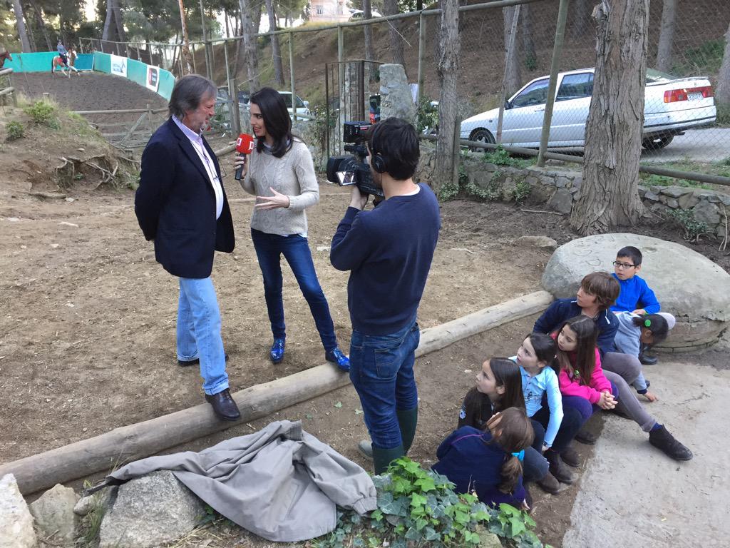 Ramón Catalán en representación de la @BarcelonaECH y el <a href="/BCN_esports/">BCN Esports</a> en el Pony Park de la Oreneta con <a href="/btv/">BTV</a>