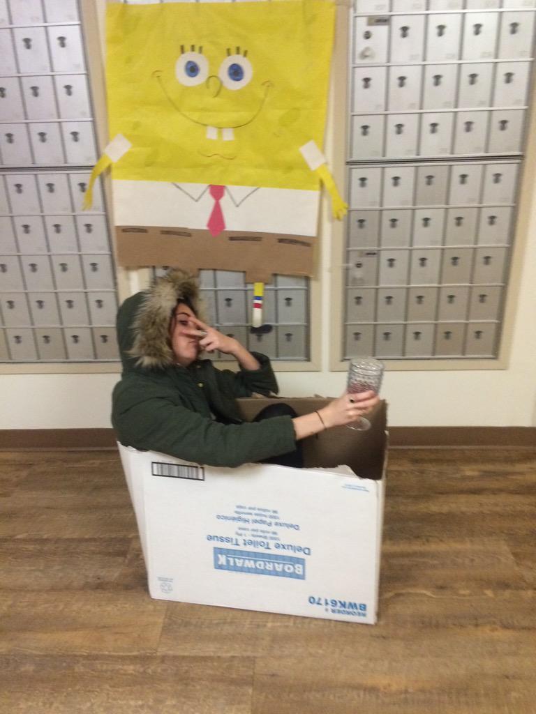 gracefulcapture's tweet photo. 'Anna in a box' series. @annaquirkk #330am #typeofthings #annainabox #SpongeBob #socollege #tolietpaper http://t.co/kbsds6QmNf