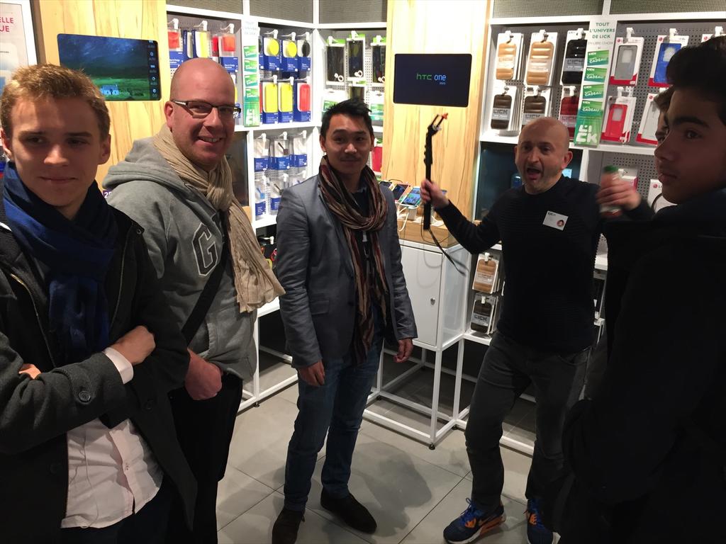 LICK_officiel's tweet photo. #LICKEVENT Les premiers fans de @ppgarcia75 sont déjà chez @LICK_officiel pour la @fannysparty !!!Ne tardez pas!!! http://t.co/oEM5VkDcli