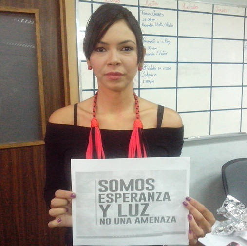 Cancilleria_ve's tweet photo. Periodistas de @TVesAlDia se une al gran tuitazo mundial #VenezuelaEsEsperanza @TVESeventosofic http://t.co/E9pp3VjItf