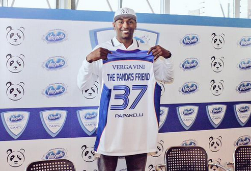 SportsGrid's tweet photo. Remember when Ron Artest would change his name to something crazy and it was still considered news? #tbt #pandafriend http://t.co/9UqLAyBhTc