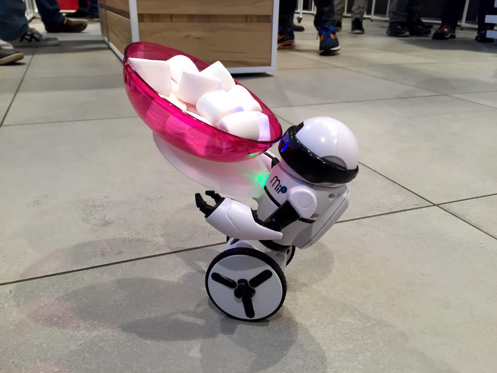 antoineguilbert's tweet photo. Vous voulez un petit chamallow ? #LICKEVENT http://t.co/vK246HcX4w