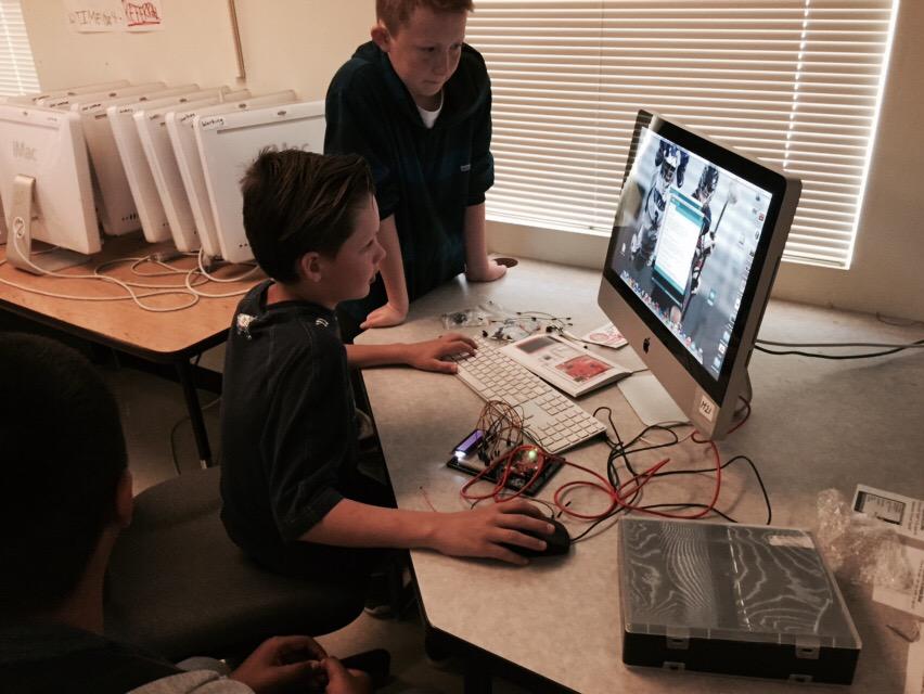 TechSequoia's tweet image. Sequoia Middle school computer students working on electronic circuits and computer programming w/ Arduino computers.