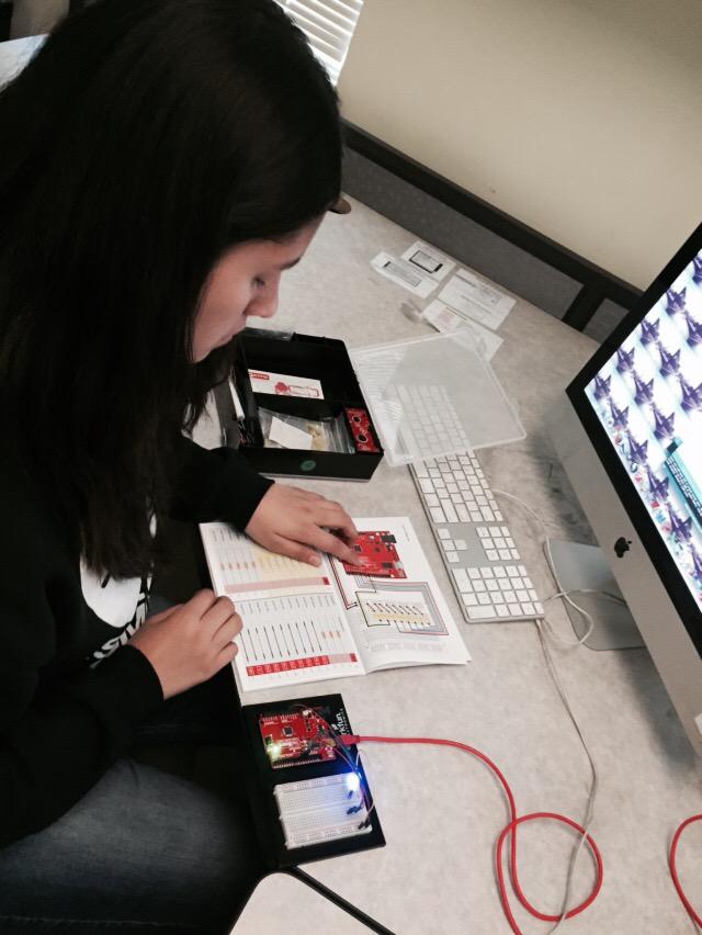 TechSequoia's tweet image. Sequoia Middle school computer students working on electronic circuits and computer programming w/ Arduino computers.