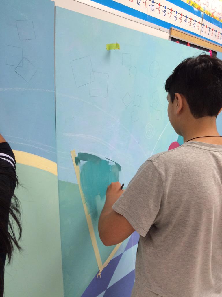 missschmalz's tweet photo. #dpcdsb @GAngelsschool #muralfun http://t.co/t1Bd8EZ1yU