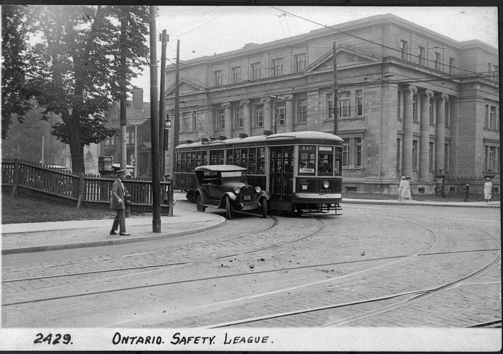 Toronto_Fire's tweet image. RT @CanadaSafetyCSC: #TrafficProblems c. 1923 Toronto via @LibraryArchives ow.ly/K6bjb