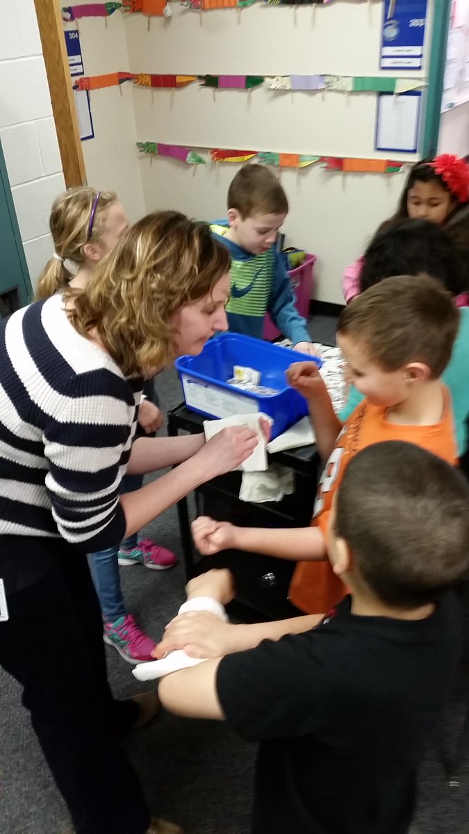 BamberValleyWay's tweet photo. Kids on step got a surprise incentive - TATOOS! http://t.co/LyAGkJvLlx